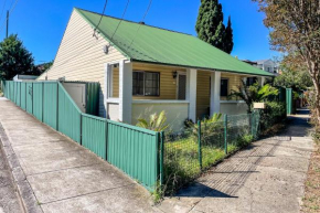 CozyQuartersRooms - Convenient Stay Near UNSW, CBD & Airports Sydney